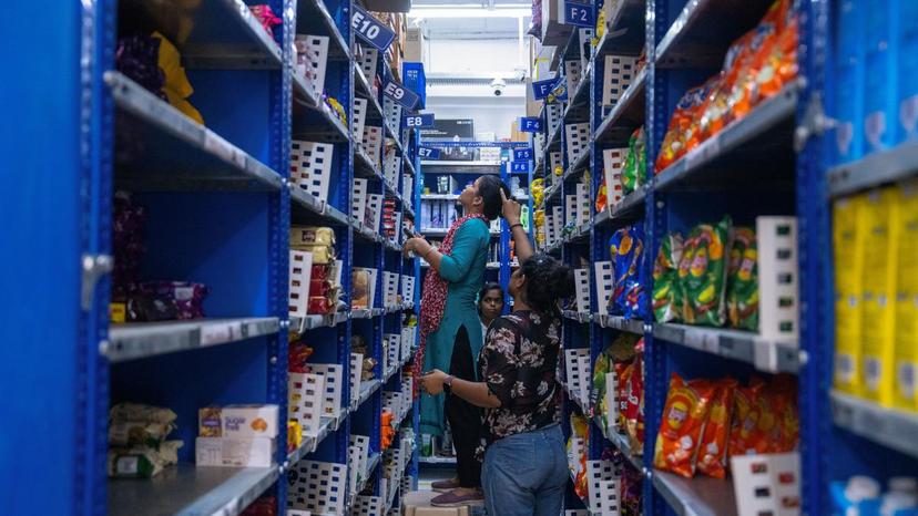 Micro-warehousing. The dark stars of the Q-comm show